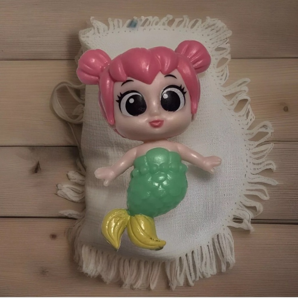 Zuru Mini Brands 2" Mermaid Pink Hair Green figure